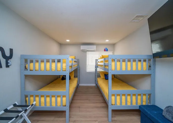 Ohana Beach, Private Dock, Family Fun! Holiday home