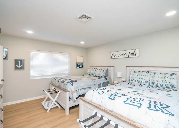 Holiday home Ohana Beach, Private Dock, Family Fun! *