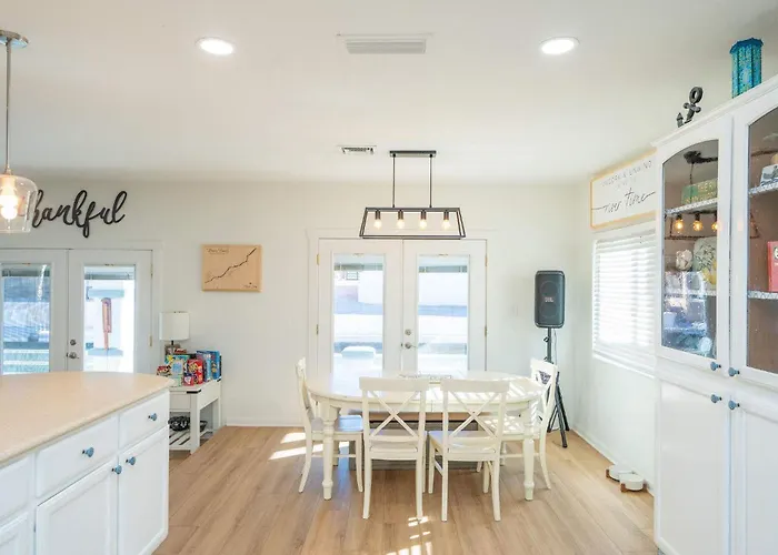 Holiday home Ohana Beach, Private Dock, Family Fun! *